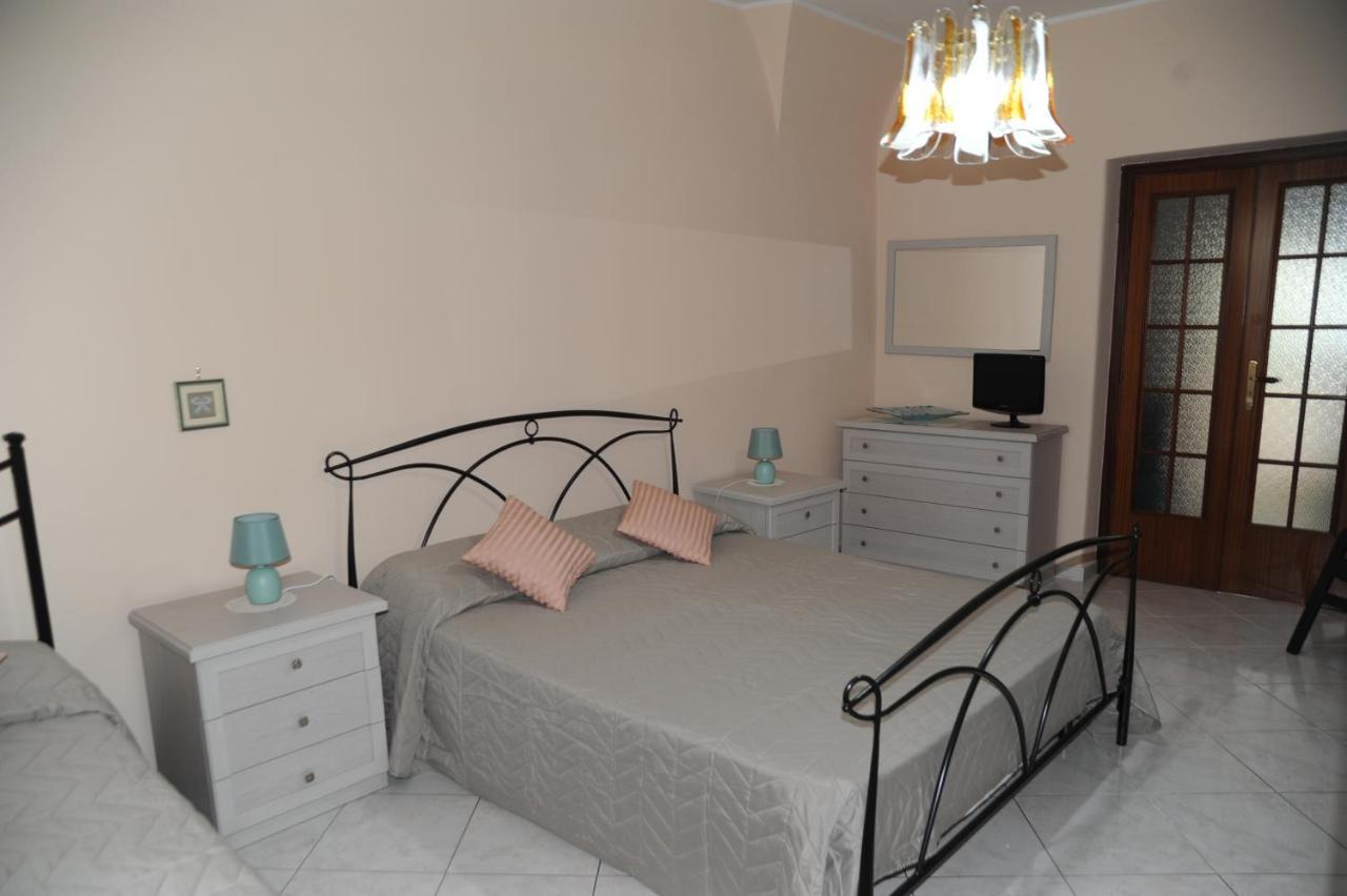 Casa Vacanze Il Nespolo คาตาเนีย ภายนอก รูปภาพ