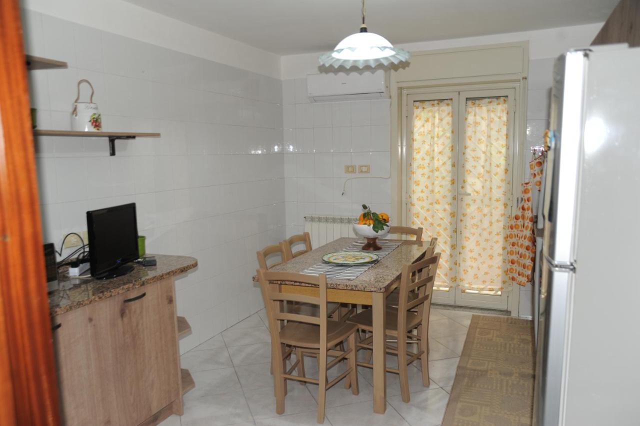 Casa Vacanze Il Nespolo คาตาเนีย ภายนอก รูปภาพ